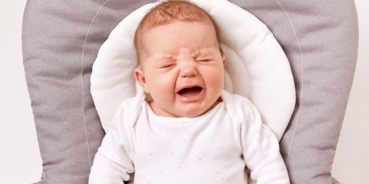 علت بیقراری نوزاد زیر دستگاه فتوتراپی چیست؟